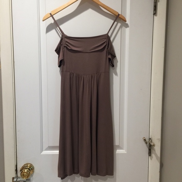 NWOT Nude Taupe Cold Shoulder Dress Small - Picture 3 of 4